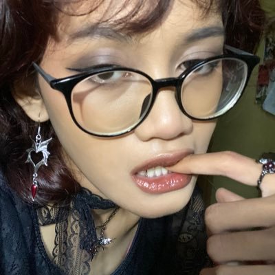 cauvinism's profile picture. a genderless entity who's almost always misgendered—that's me. i find joy in expressing the ambiguity of my appearance just to see people stutter