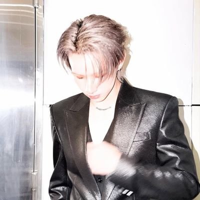 hirahong's profile picture. ore sama wa gei da 🚬🍓 (twg high)