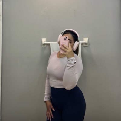 helensss_'s profile picture. 