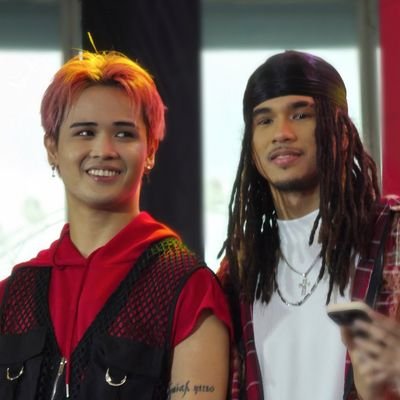 https1819's profile picture. fangirl dump and sommmme