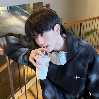 ohmluv_'s profile picture. ˖ ᡣ𐭩 ⊹ ࣪—  perthsanta lyknest pondphuwin seakeen chokunaston firstkhao —  ౨ৎ˚₊