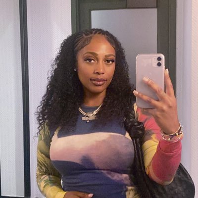 maandaabarros's profile picture. 