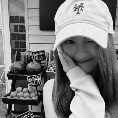 surgcry's profile picture. Selyora von Herhardt ✧ I'm the piece he couldn't find, Rhalen 💛 ✧ SL3MS4032. Studies in Arithmancy, D.A.D.A, and Herbology