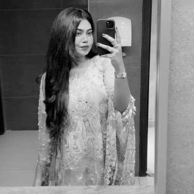 satiablemundane's profile picture. A world of fiction in me ✨