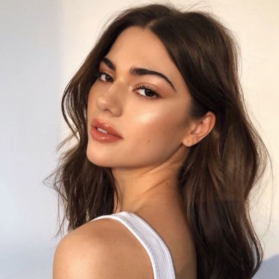 CamillaFDRose's profile picture. I’m the type who says hi and ends up making a new friend. 

If you need a smile or a chat, I’m your person.

Love's to travel and fashion is my craft ⭐📏✂️