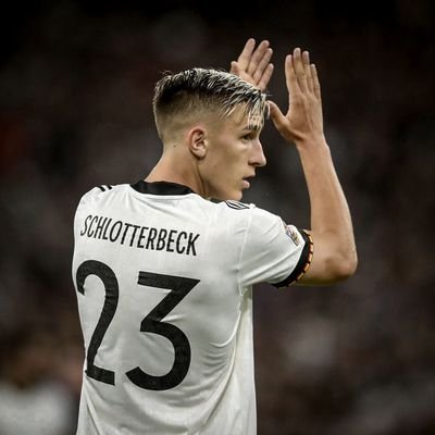 TheLegitGuyyy's profile picture. more and more misanthropic 
@FCBarcelona 
@KolkataKnightRiders