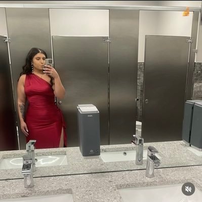 pettymern_'s profile picture. buddy the elf, what’s your favorite color?