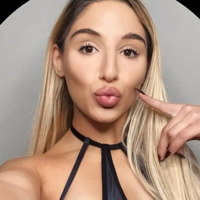 AbellaDanger196's profile picture. country girl funny and honest