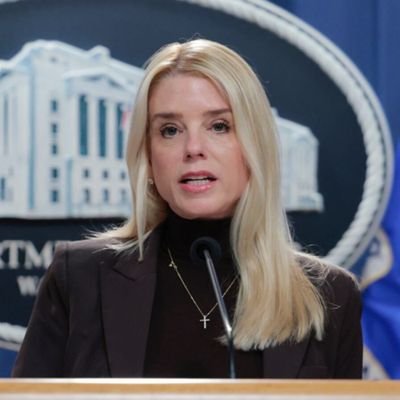 uez17497's profile picture. No Affiliations with lvanka Trump Turn on 🧭 Notification to be first to get Breaking News (2025) and to make America and Japan be great again 🇺🇸🇯🇵