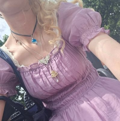 Schopfkuss's profile picture. 29 / all pronouns / 🏳️‍🌈🏳️‍⚧️