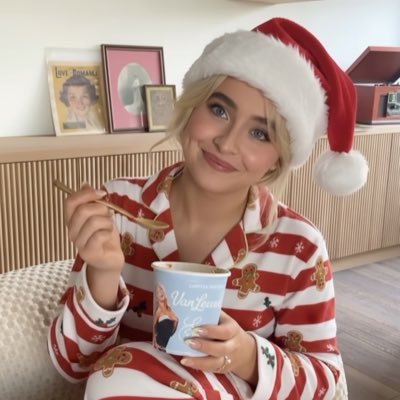 eyeclosedd's profile picture. la santísima trinidad |𝑻𝒂𝒚𝒍𝒐𝒓 𝑳𝒐𝒖𝒊𝒔 𝑯𝒂𝒓𝒓𝒚 |ᢉ𐭩 team Aldaine ᥫ᭡