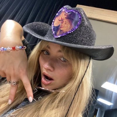 wickdbae's profile picture. hell nah