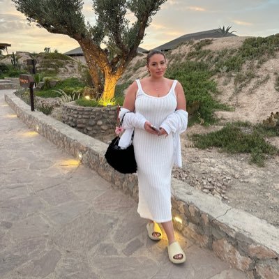 cchloooeee's profile picture. 