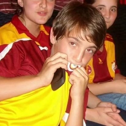 lirasyawine's profile picture. bizi rezil bir geleceğin kölesi sandılar