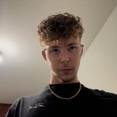 into__folklore's profile picture. eras tour lyon n1&2🇫🇷 | folklore stan🍃