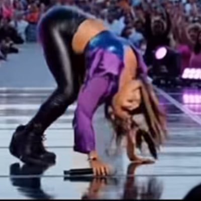 veryofflineguy's profile picture. abrindo meu coração como os portões do inferno