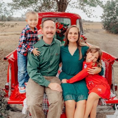 ecstatic_ellis's profile picture. Born & raised Texan | Loves long runs, animals, Dr Pepper, & anything red | TXST Grad ✌