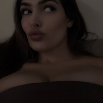 XomilaXox's profile picture. Soft girl energy 🤍✨ Sweet, a little spoilt, and easy to make smile. Be kind, be generous… and I’ll be even sweeter.🍭