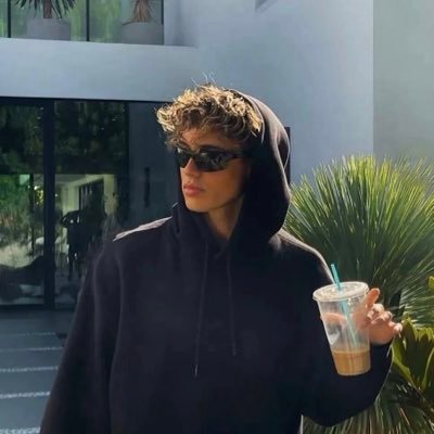 rBx5CWNvmK17038's profile picture. 4i