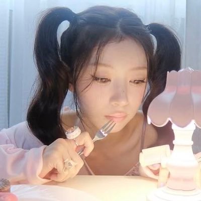 lacinhorosado's profile picture. ◞ ྀི ◟ ⠀⠀ ೀ ͟✉️ ⠀⠀⠀⠀#채령,⠀⠀card⠀⠀c ☘︎ptor