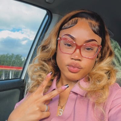 Yeezymotley's profile picture. The Hood Therapist  #MSW