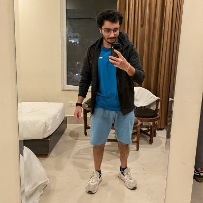 Its_nighteous's profile picture. not so visibly jacked nerd. not so jacked either, got that daddy body