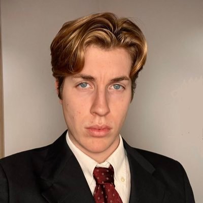 _lucavenier's profile picture. 🇮🇹✝️ Schieriamoci dalla nostra parte.