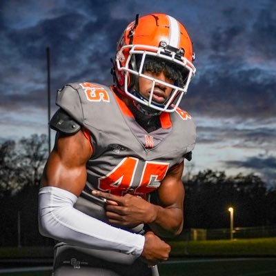 IfeEmedobi's profile picture. 6’4 • DE • 11.3 In. Hand Size • 6’8 Wingspan • NHS @fwbruinsfb 27’ 3.0 GPA @tractionAp Trainer: @Coach_R0zaay D1 Offers: 2 • First year Player🏈 • Igbo🇳🇬