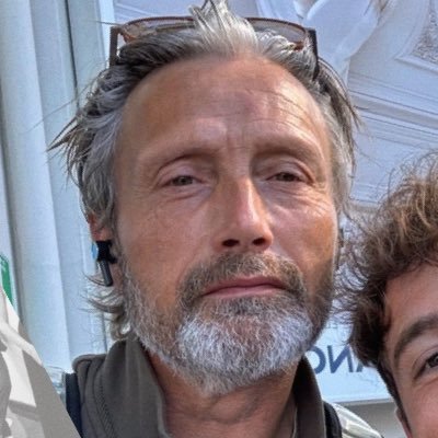 madsmikkelsien's profile picture. resident evil (1996)