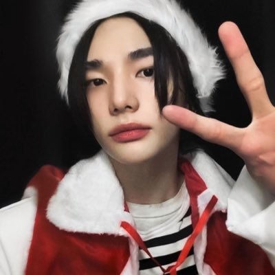 hyuninholica's profile picture. hyunjins fingers foxtrot over jeongins skin  ִֶָ  ۫ ⋆ ♡