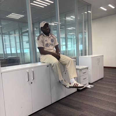 thisdimeji's profile picture. I’m out for dead presidents to represent me