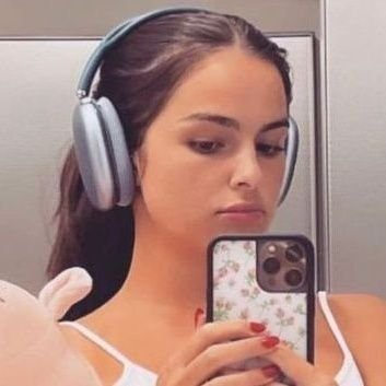 lexilivia's profile picture. 11:11 loved by you — NICOLE WALLACE.