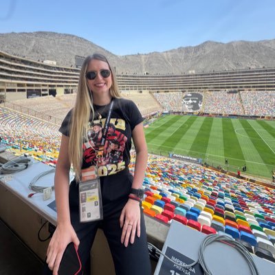 monicaalvesfs's profile picture. Pós-graduada em Jornalismo Esportivo | Repórter e redatora no @ColunadoFla | “A vida é como um jogo de futebol, cada lance pode definir sua trajetória.”