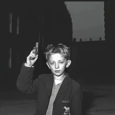 caicai07830036's profile picture. 十年亏货，一个立志给无数狗庄的财富自由添砖加瓦老韭菜。所有创作不作为投资建议，盈亏自负