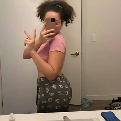 AvaWener92844's profile picture. 