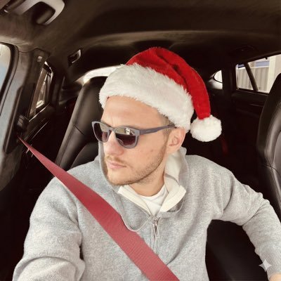 rzvme's profile picture. Tinkerer & AI Curious