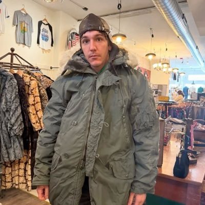 dierm1ssen's profile picture. something’s off