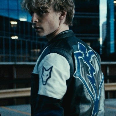 joshbeauchamp's profile picture. ⁱᶠ ʸᵒᵘ ᵈᵒⁿ’ᵗ ˢᵉᵉ ᵐᵉ ⁱⁿ ᵗʰᵉ ˢᵏʸ, ᵃˢˢᵘᵐᵉ ⁱ ʰⁱᵗ ᵗʰᵉ ᵍʳᵒᵘⁿᵈ