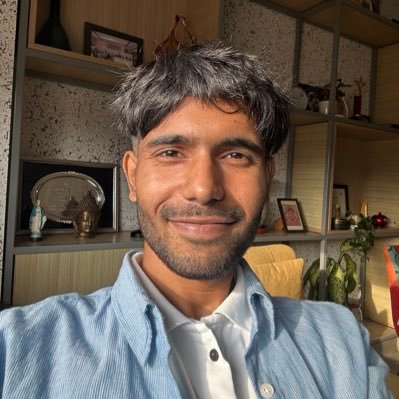 _viveq's profile picture. about to start a podcast