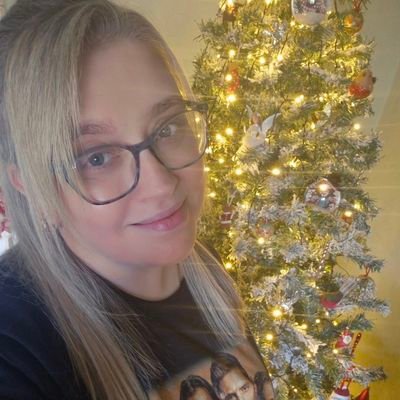 EmmaHomer9's profile picture. Huge FAN of professional wrestling 🤜🤛🤼‍♂️✌️♥️ love horror movies,🧟‍♀️ 👻 rock/heavy metal music 🎶 🤘❤ NO DMS PLEASE  🚫