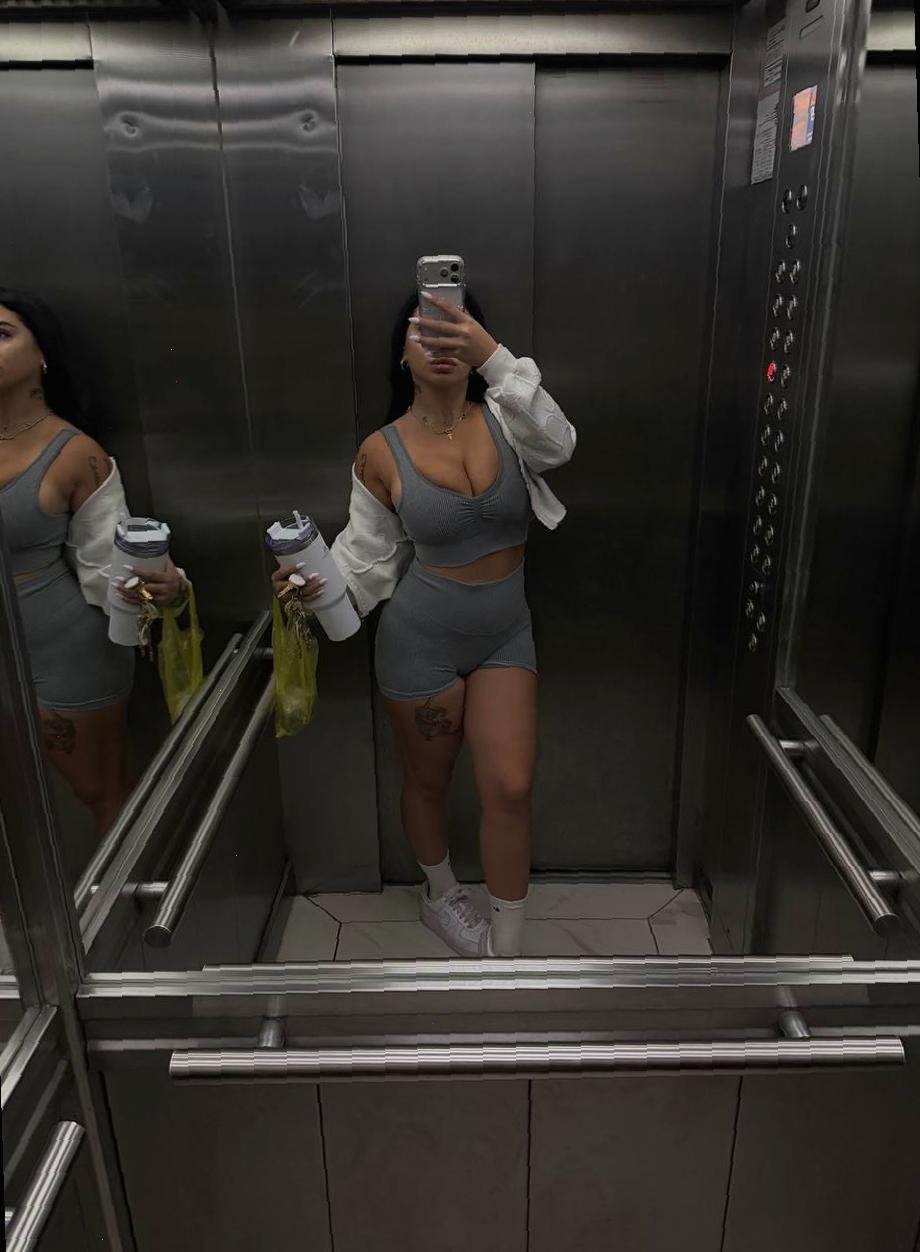 JanMcDo86499961's profile picture. i break rules with a wink and grace