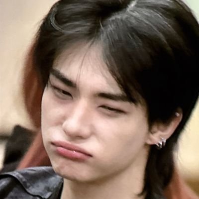 hyusunnie's profile picture. |MCR • SKZ|  Just a girl confused with life 💫 
Books 📚 99'