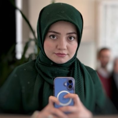 zahraraygani's profile picture. معلمی در حاشیه شهر، در‌ونگرای اسیر برونگرایان