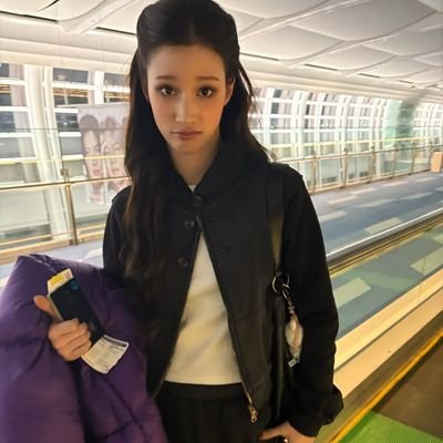 _femmexfatale_'s profile picture. tired