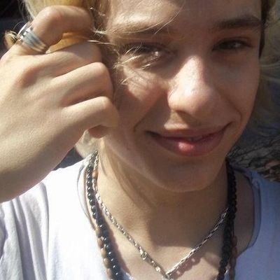 agusttinea's profile picture. ser o no ser