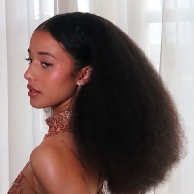 vaifler's profile picture. a girl’s magical diary … 🫧