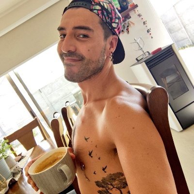 repollocrespo's profile picture. The summer is magic