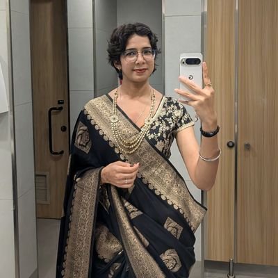 TARUSHI_16B's profile picture. Developer with some sass and mood swings