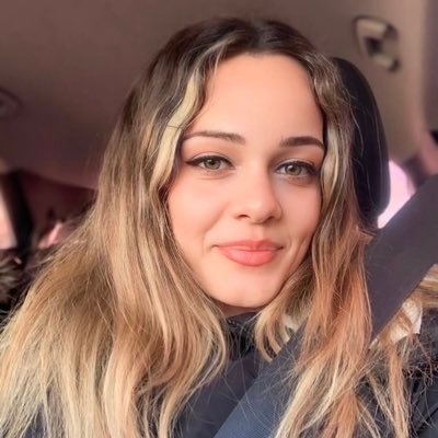 busemerrtt's profile picture. princess kissed by the stars