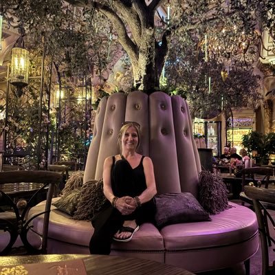 GreenBoxGirl's profile picture. All About Love